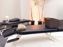 明るい落ち着きのある雰囲気。観葉植物で和む