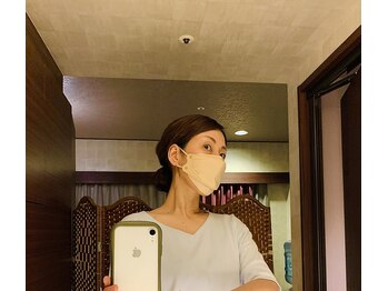 花音/すら~とした首スジへ導きます