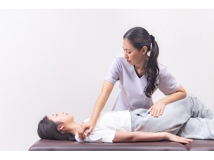 勝川駅前で肩こりと腰痛にリンパマッサージと骨盤矯正で姿勢改善する春日井整体院の写真