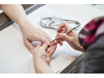 オングレース 東武百貨店池袋店/【STEP2】爪の角質ケア