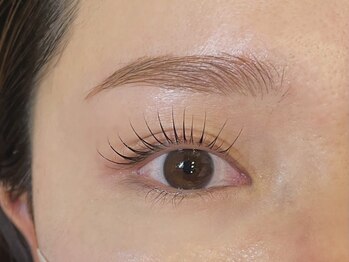 オット(otto)の写真/まつ毛、眉毛のお悩みは当店にお任せ！ナチュラル上品で大人可愛い好印象なお目元に♪逆まつげの方にも◎