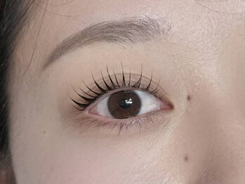 ドールハウス バイ ジュエリリートーキョー(DOLL HOUSE BY JEWELILYTOKYO)の写真/アイブロウ×マツパの同時施術で理想の目元へ★時短で整い、鏡を見るのが楽しくなるナチュラルな美しさ