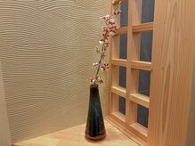 ロエ 福岡薬院店(loe)の雰囲気（扉を開けると、心が安らぐ上質な「和」の空間）