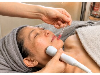 オスマンティエ(Osmantier)の写真/【40代～のたるみケア改善】鏡を見るたび憂うつ…老け顔卒業！ハリ艶UPで若見えフェイスラインへ
