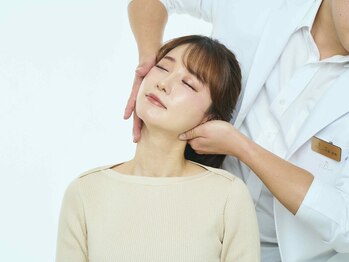 美容整体LaBeau熊谷【姿勢改善/首肩こり/小顔/ブライダル/骨盤矯正/自律神経/腰痛】の写真/完全個室の贅沢空間で、周りの目を気にせず自分だけの癒しをご提供。施術後は身体が軽くなります◎