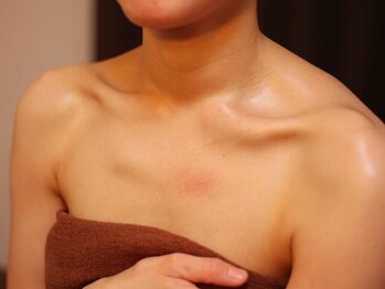 ブランローゼ　/憧れの骨感あるデコルテを