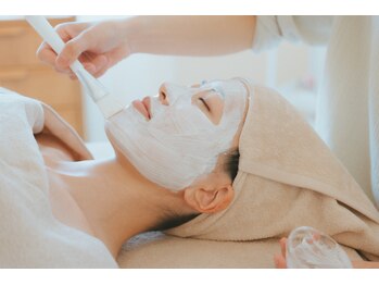 イムジャイ(im Cay)の写真/触れたくなる素肌へ。シェービングエステでくすみ・毛穴を整えてトーンアップ、透明感のある美肌に。