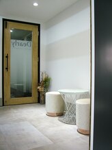 ディアリー(Dearly)/ 店内待合室/眉毛サロン