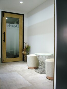 ディアリー(Dearly)/ 店内待合室/眉毛サロン