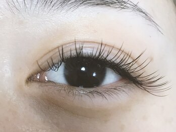 アイラッシュリング(EYELASH RING)の写真/【自まつ毛が少ない方や、ボリュームが欲しい方にオススメ！】一本一本に丁寧に装着していくのでモチも◎