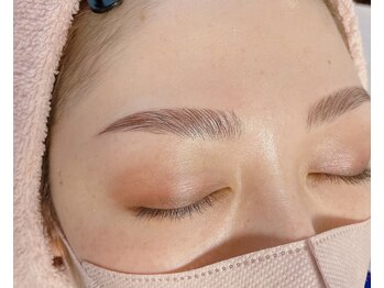 シェリーエトワール(Shelly Etoile)/ハリウッドブロウリフト