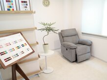 リクライニングチェアでゆったり施術可能♪