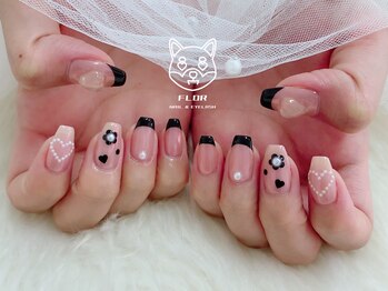 フロル(FLOR)/黒フレンチお花ネイル/中目黒