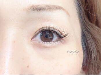 エミリー(emily)/まつげエクステセーブル上下