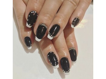 クルーシャー(Nail&Jewery CLOUCHER)/フレンチ×スタッズ