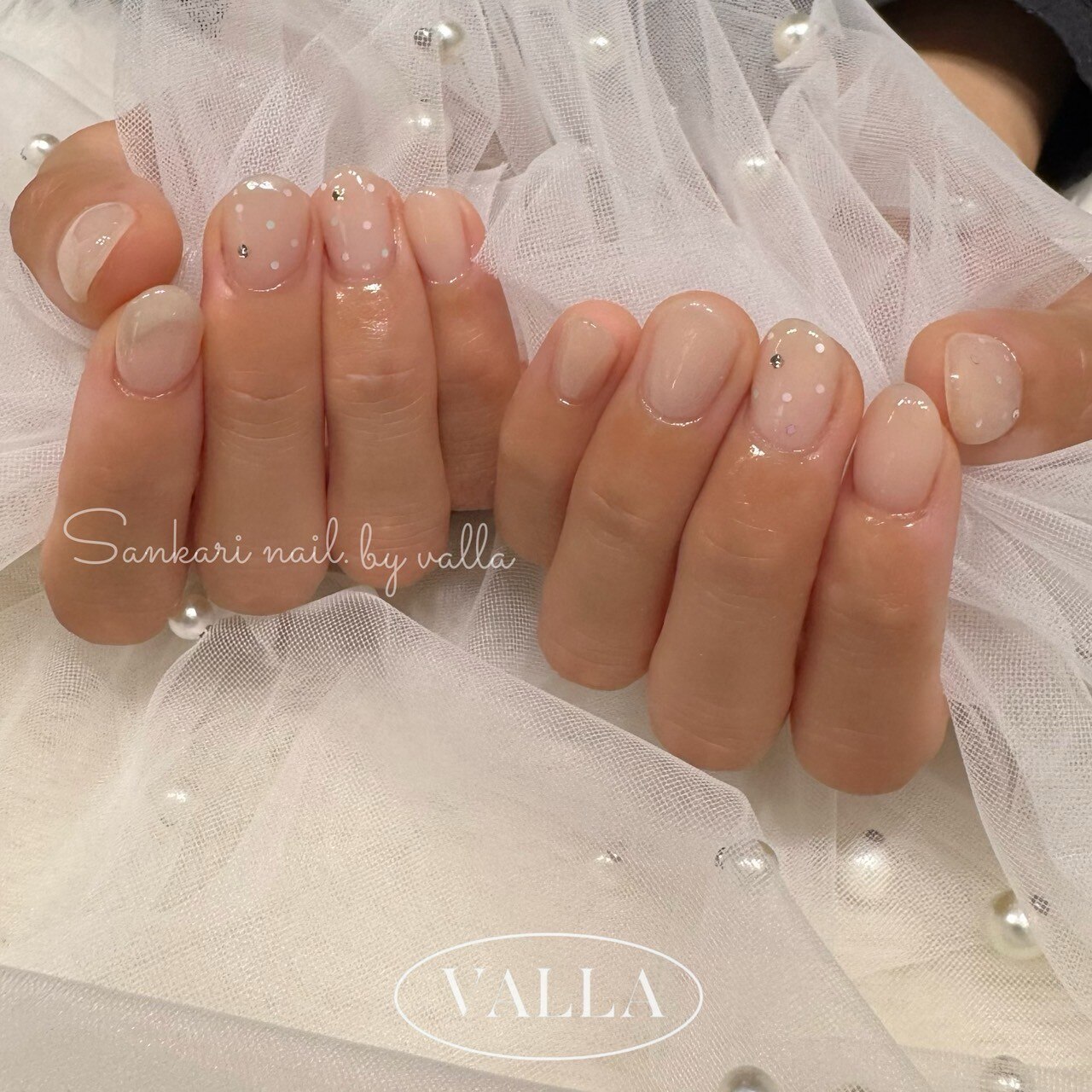 2026年冬トレンド】ホワイト ワンカラー ハンドのネイルデザイン集