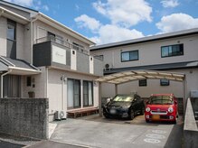 ジュエルネイル(Jewel nail)の雰囲気（カーポートの下もご利用ください。もう一台止まる場合があります）