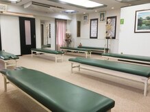 東洋カイロプラクティック 王子療術センターの雰囲気(センターの内観。清潔、落ち着いた雰囲気で施術を受けられます。)