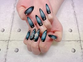 ロングチークネイル