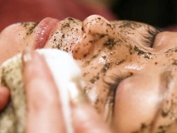 ラモーダロッソ(La moda Rosso)の写真/【REVI商材導入】開いた毛穴やくすみが気になる方に☆お肌の汚れを除去し、透明感のあるお肌へと導きます♪