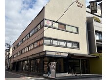 京都整体サロン　リファインネス　烏丸/Duce mixビル4Fにお店があります