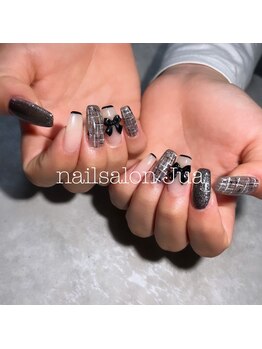 重すぎないブラックネイル