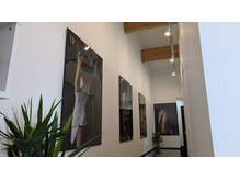 アールブイ 館林店(RV)の雰囲気（館内廊下にはポスターを掲載）