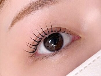 アクシア(AXIA)の写真/【美眉スタイリング+まつ毛パーマ(パリジェンヌ可)¥9800】SET施術で左右バランスの整った垢抜け顔へ♪