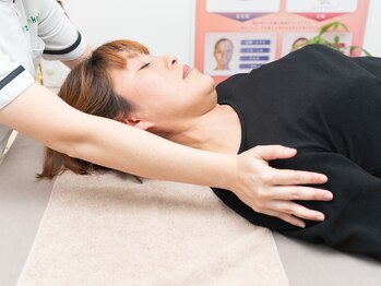 カイロプラクティック カーブ/整体/肩こり/リンパ/小顔/