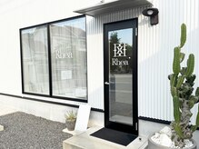 レア(Rhea)の雰囲気（店舗前に駐車場あり。）