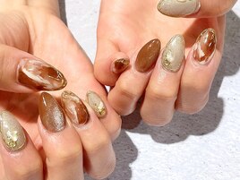 大人ブラウンのタイダイネイル