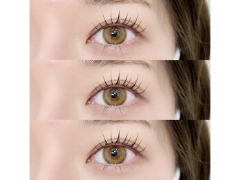 リベルタ(Liberta)の写真/【自社開発！】重さが従来の1/5、限りなく自まつげに近い《フラットラッシュ》導入◇自分史上最高の目元へ