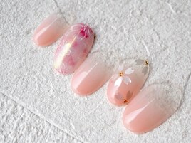 桜ピンクのグラデーションネイル