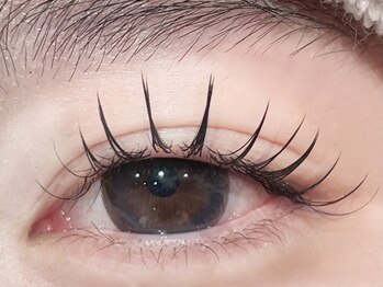 ニスタ セルクル(nista cercle)の写真/ナチュラルなのにしっかり盛れる！束感仕上げで垢抜けお目元へ！