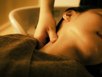 ゼン 銀座本店(ZEN)の写真/蓄積した首・肩の重みをリセット。熟睡へ誘う極上ケアで、ガチガチの緊張を芯から解放し軽やかな毎日へ◎