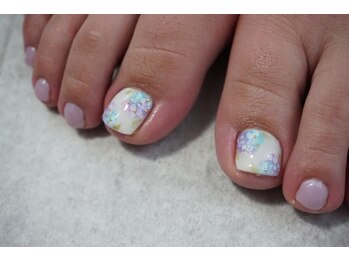 シュウ(Shu)の写真/指先だけでなく足元も抜かりなく！今から足元もオシャレに、サンダル映えフットネイルが人気☆