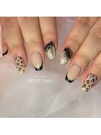 黒フレンチレオパードネイル