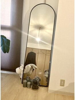 プラスフリー(Plus Free)/姿見でボディラインのチェック