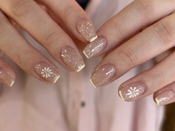 ニンニ(ninni)/マーガレットネイル