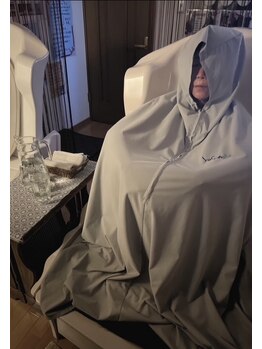 ヨサパーク ベルクロエ(YOSA PARK)/ルルオンチェアに座る