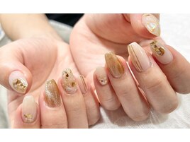 上品ゴールドネイル