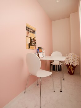 肌イズム 守谷店(肌ism)/白を基調とした店内