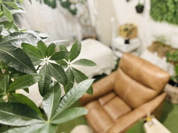 ヒトヤスミ(HITOYASUMI)の写真/自然感じる個室で脳の疲れまでケア♪一人ひとりに寄り添う施術で心と体を“ひとやすみ”へ導きます◎