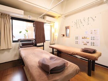 京都整体サロン リファインネス 烏丸/落ちついた空間の部屋