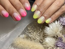 サロンドフォーエイチ(salon de 4H)/ネオンカラーなグラデーション！