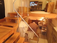 オクタボー 南青山店(OCTAVO)/開放感のある店内