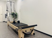 ピラティスマシンはJUNOPILATESのタワーリフォーマーを採用♪