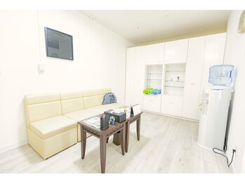 ムーヴ 巣鴨店(m.o.v.e)/内観写真(3)待合スペース