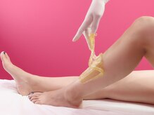 ワックス脱毛とシュガーリング脱毛はその場で脱毛できますが常に毛がない状態でいられるのはシュガーリング