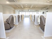 プライベート感のある半個室を多数ご用意。居心地の良さにもこだわったおしゃれな店内